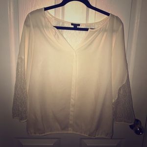 Ann Taylor ivory colored button free blouse